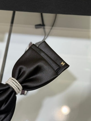 Chanel Romantic Pearl Bow Hair Set