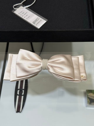 Chanel Romantic Pearl Bow Hair Set