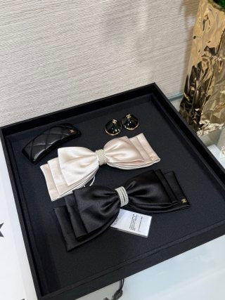 Chanel Romantic Pearl Bow Hair Set