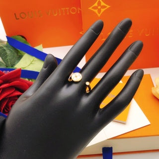 Louis Vuitton Blossom Pearl Open Ring