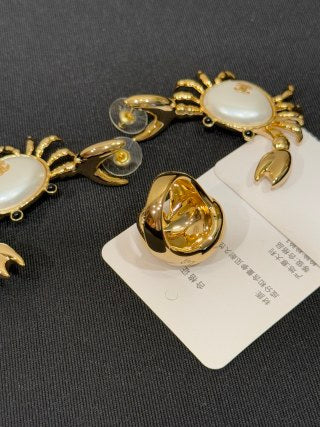 Chanel Gold Spiral Statement Ring – Elegant Luxury Fashion Jewelry