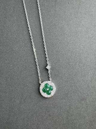 Louis Vuitton Emerald Blossom Medallion Pendant Necklace