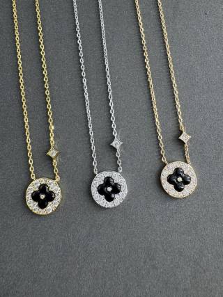 Louis Vuitton Blossom Medallion Flower Pendant Necklace