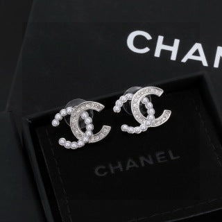 CHANEL Pearl Radiance Stud Earrings