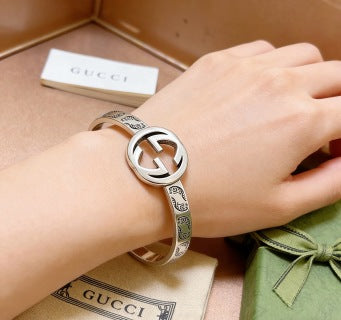 Gucci Interlocking G Crystal Texture Signet Cuff Bracelet