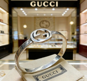 Gucci Interlocking G Crystal Texture Signet Cuff Bracelet
