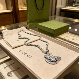 Gucci GG Shell Pendant Chain Necklace