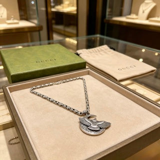 Gucci GG Shell Pendant Chain Necklace