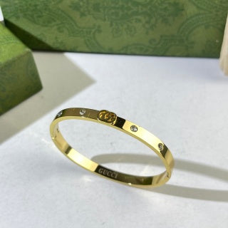 Gucci GG Minimal Crystal Rivet Cuff Bracelet