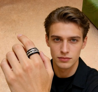 Gucci Interlocking G Black Crystal Pavé Ring