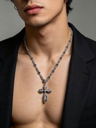 Gucci Interlocking G Leaf Pendant Beaded Chain Necklace