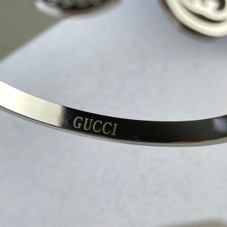 Gucci Interlocking G Trio Medallion Crystal Border Cuff Bracelet