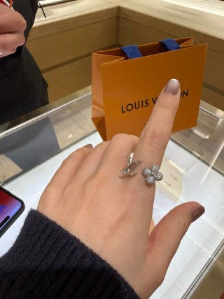 Louis Vuitton Blossom Diamond Flower Ring