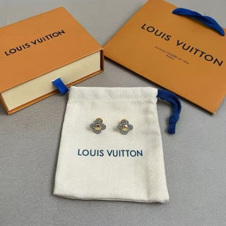 Louis Vuitton Blossom Pearl Flower Stud Earrings
