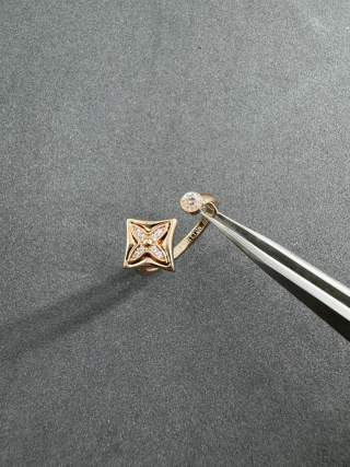 Louis Vuitton Star Blossom Open Band Ring