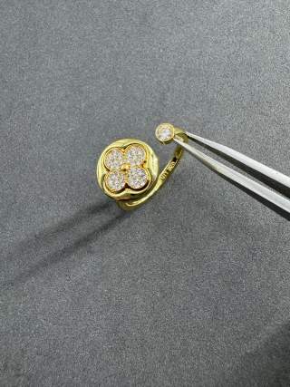 Louis Vuitton Blossom Medallion Open Ring