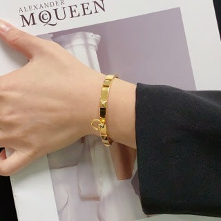 CARTIER Novelle Geometric Charm Bangle