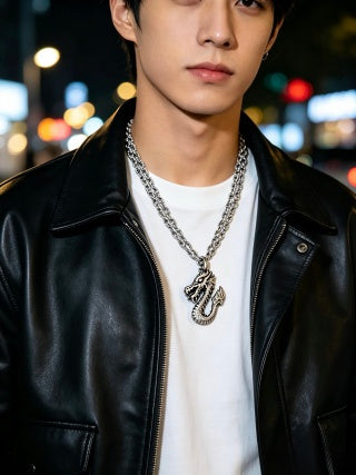 Gucci Serpente Argentato Pendant Necklace
