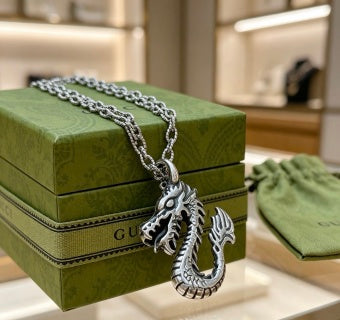 Gucci Serpente Argentato Pendant Necklace