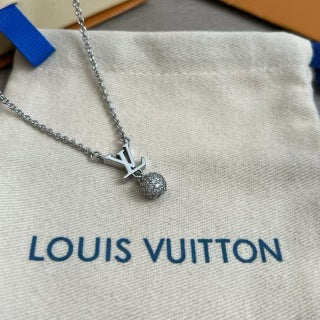 Louis Vuitton Signature Diamond Pendant Necklace