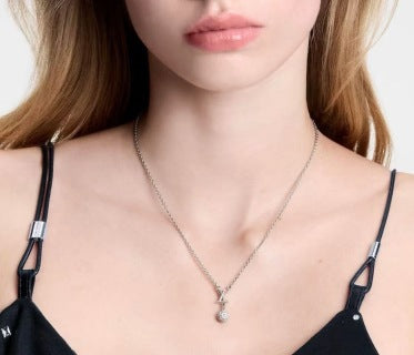 Louis Vuitton Signature Diamond Pendant Necklace