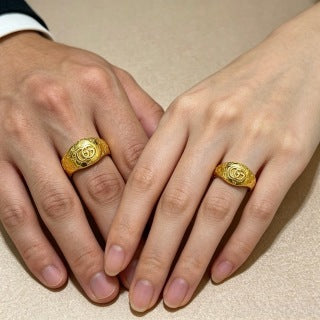 Gucci Interlocking G Engraved Signet Ring