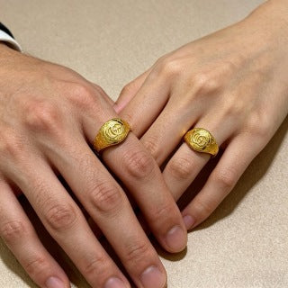 Gucci Interlocking G Engraved Signet Ring