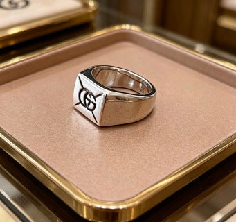 Gucci Interlocking G Signet Band Ring