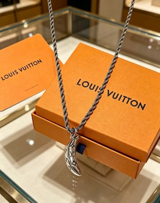 Louis Vuitton Monogram Curve Pendant Rope Necklace