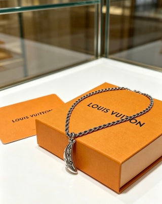 Louis Vuitton Monogram Curve Pendant Rope Necklace