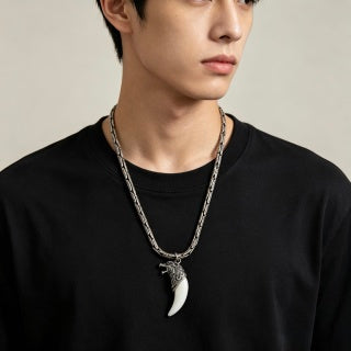 Gucci Horn Pendant Chain Necklace