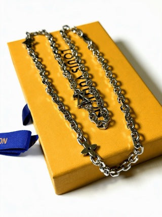 Louis Vuitton Minimal Arrow Chain Necklace