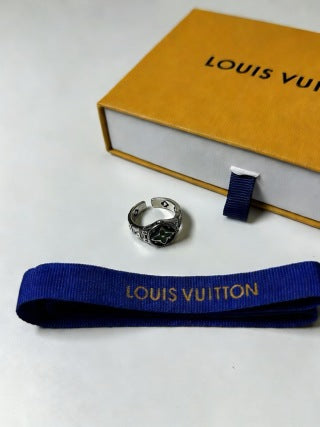 Louis Vuitton Emerald Blossom Signet Ring