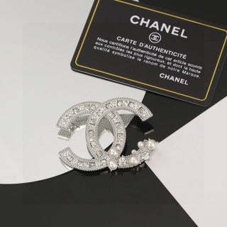 Chanel Crystal CC Pearl Brooch – Elegant Luxury Fashion Accessory
