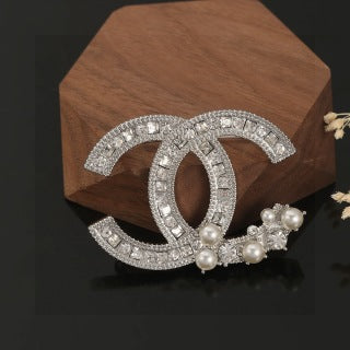 Chanel Crystal CC Pearl Brooch – Elegant Luxury Fashion Accessory