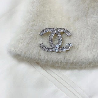 Chanel Crystal CC Pearl Brooch – Elegant Luxury Fashion Accessory