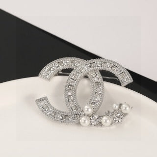 Chanel Crystal CC Pearl Brooch – Elegant Luxury Fashion Accessory