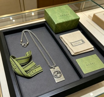 Gucci Vintage GG Crest Plaque Silver Pendant Necklace