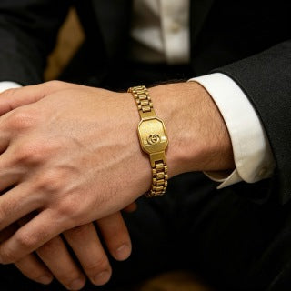 Gucci GG Engraved Buckle Gold Link Bracelet
