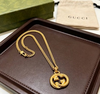Gucci GG Twisted Rope Medallion Gold Pendant Necklace