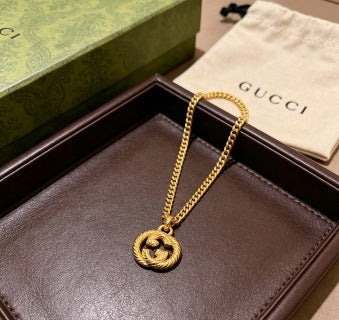 Gucci GG Twisted Rope Medallion Gold Pendant Necklace