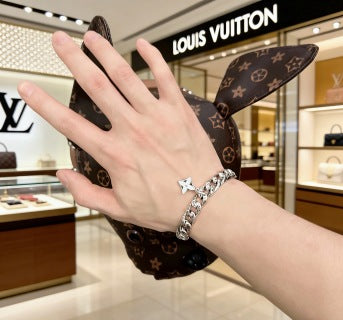 Louis Vuitton Star Blossom Link Chain Bracelet