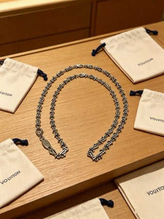 Louis Vuitton Arrow Link Chain Necklace