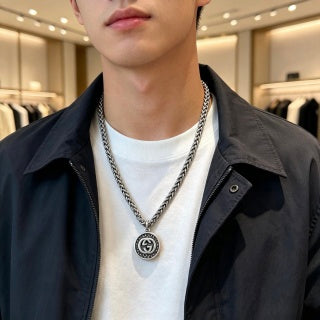 Gucci GG Circle Logo Silver Pendant Chain Necklace