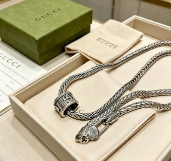 Gucci GG Interlocking Barrel Clasp Silver Chain Necklace