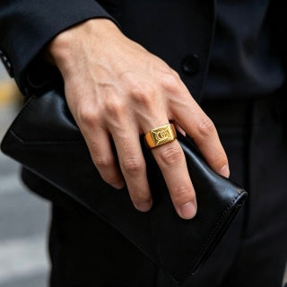 Gucci GG Geometric Signet Gold Ring