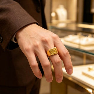 Gucci GG Geometric Signet Gold Ring