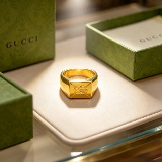 Gucci GG Geometric Signet Gold Ring