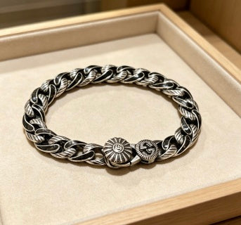 Gucci GG Twisted Link Medallion Bracelet