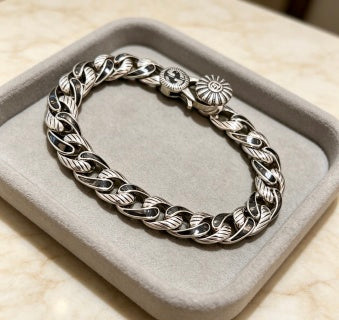 Gucci GG Twisted Link Medallion Bracelet